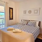 Beautiful El Duque Apartamento *